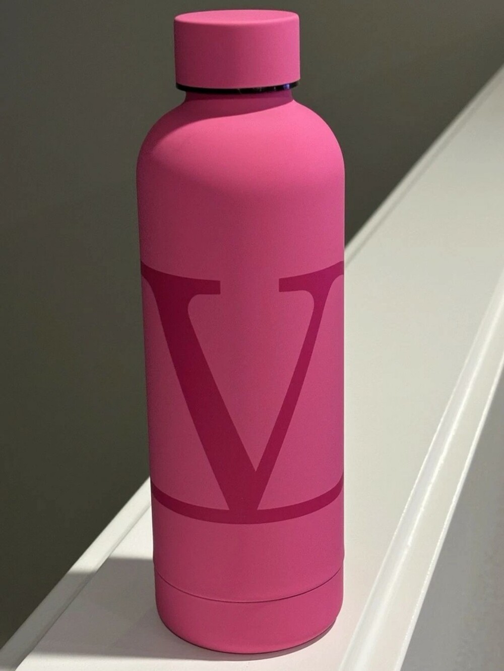 🏝Accessory Need🏝BNIB LE Valentino PINK Branded Stainless Steel Water Bottle!